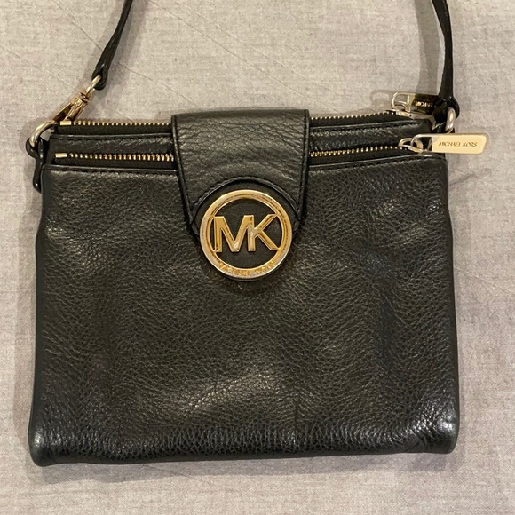 Michael Kors Handbags - Michael Kors crossbody